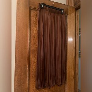 Pop this long classic skirt on with any top and you are ready to impress.